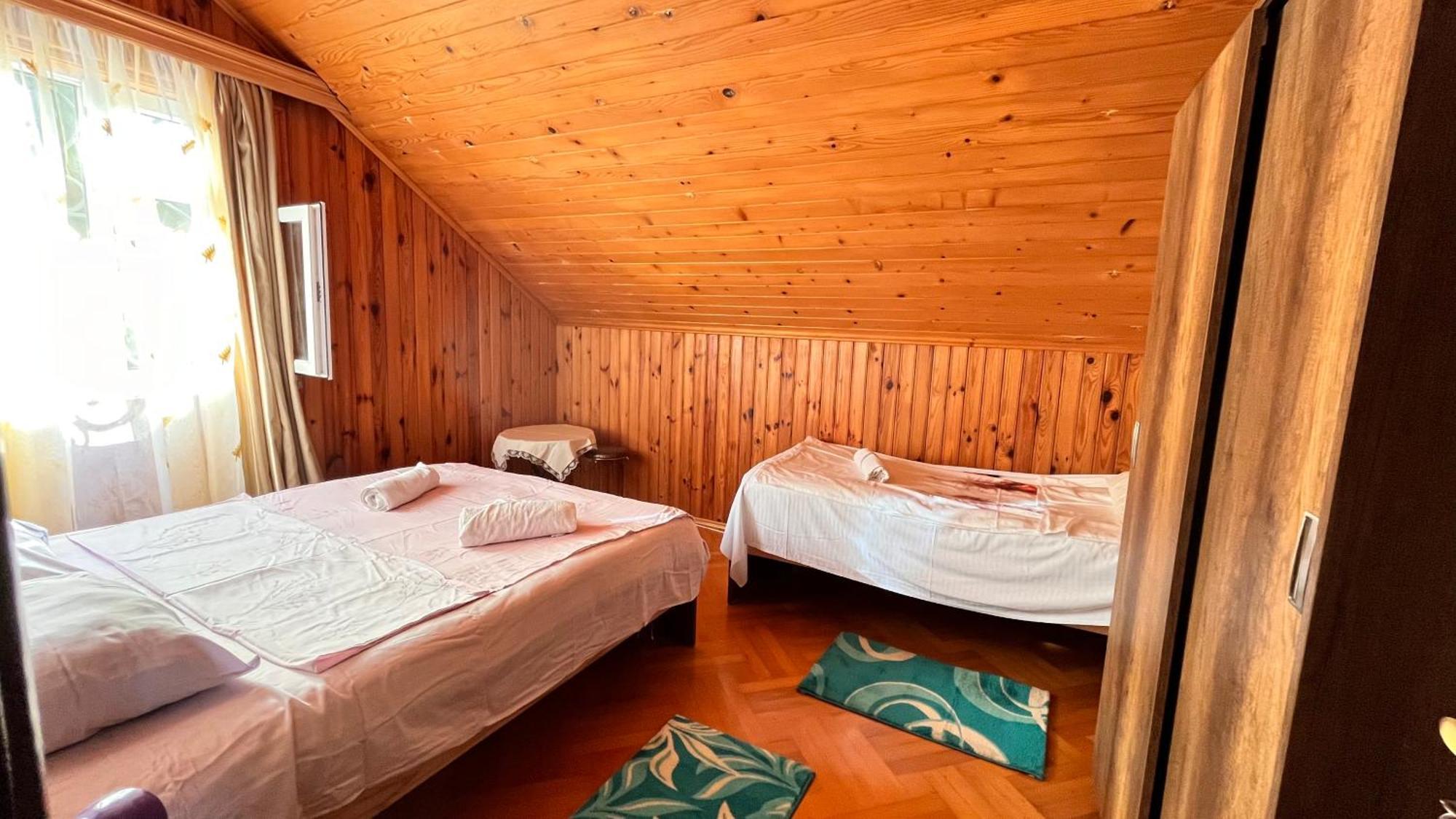Dato'S Guesthouse Makhinjauri Exteriör bild
